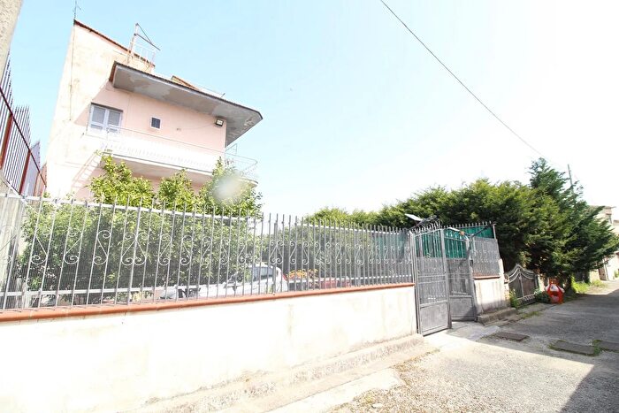 Casa quadrilocale in vendita in Via Marco Rocco di Torrepadula, Napoli