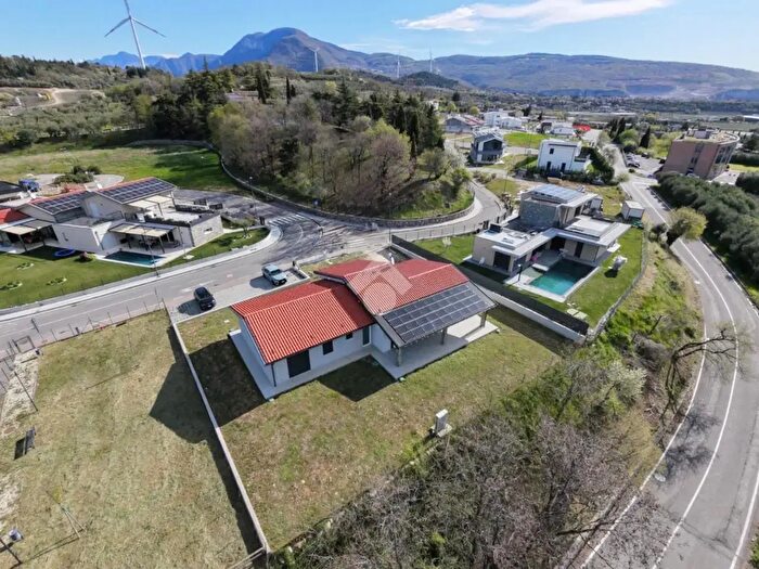 Casa quadrilocale in vendita in Via del Tintoretto, Affi