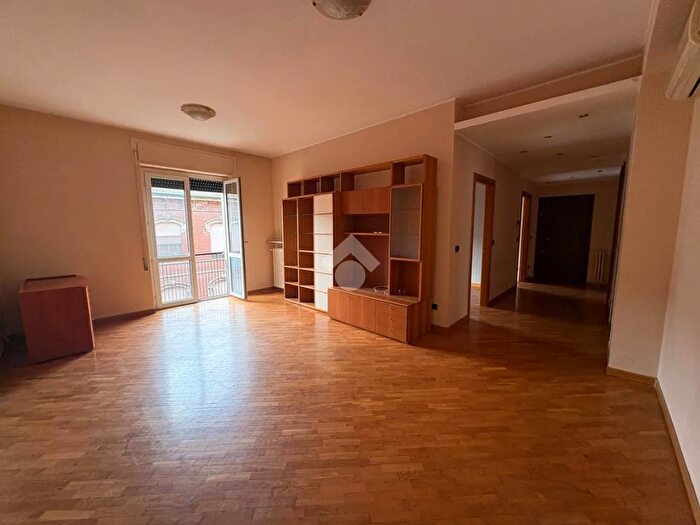 Appartamento quadrilocale in vendita in Via Cairoli, Legnano