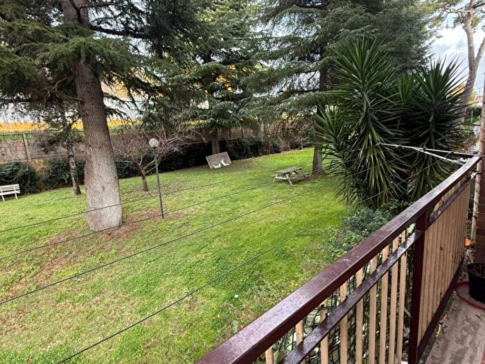 Appartamento trilocale in affitto in Via Terracina, Fuorigrotta, Napoli