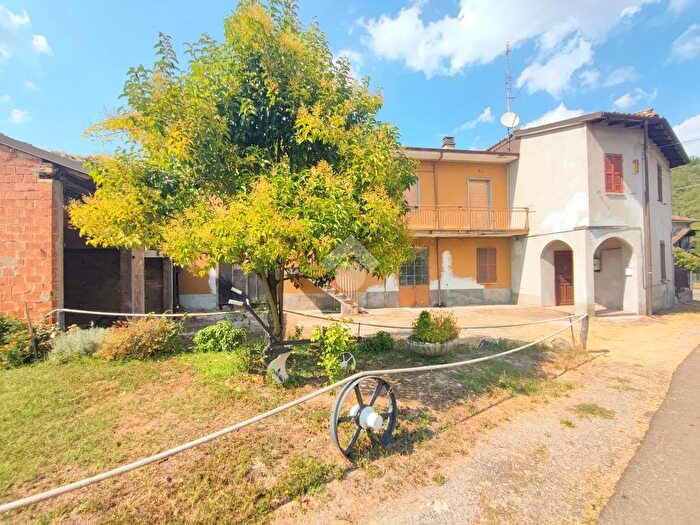 Casa con 9 locali in vendita in Strada Comunale Tortona Garbagna, Avolasca