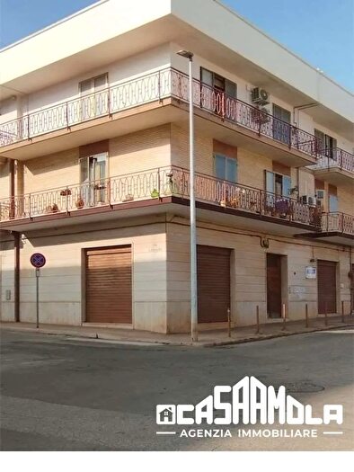 Appartamento con 5 locali in vendita in Mola Di Bari