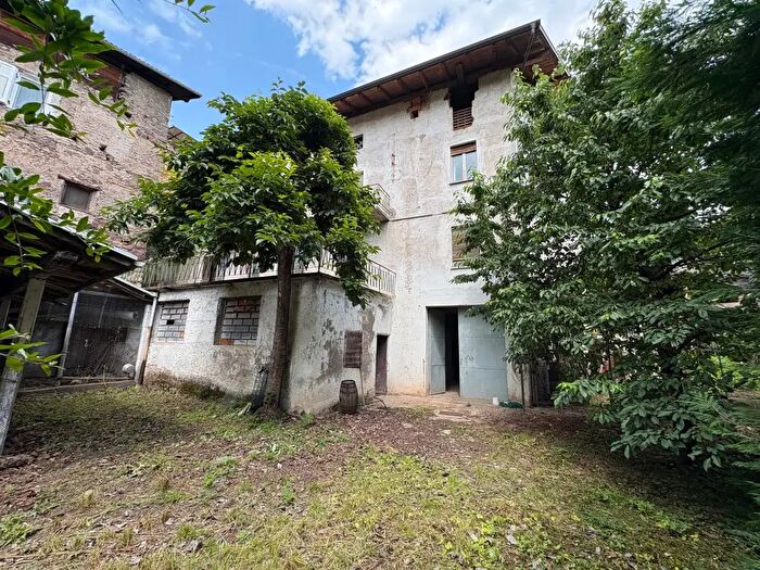 Casa con 5 locali in vendita in Primo Vicolo Bristol, Lavis