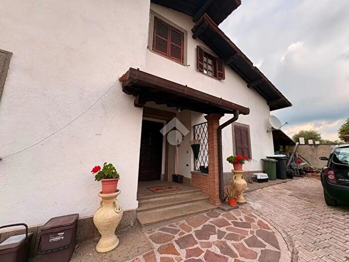 Casa bilocale in vendita in Via Colle Bonacqua, Lariano