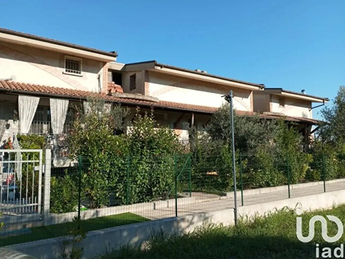 Casa con 11 locali in vendita in Via Cda Barberi, Collecorvino
