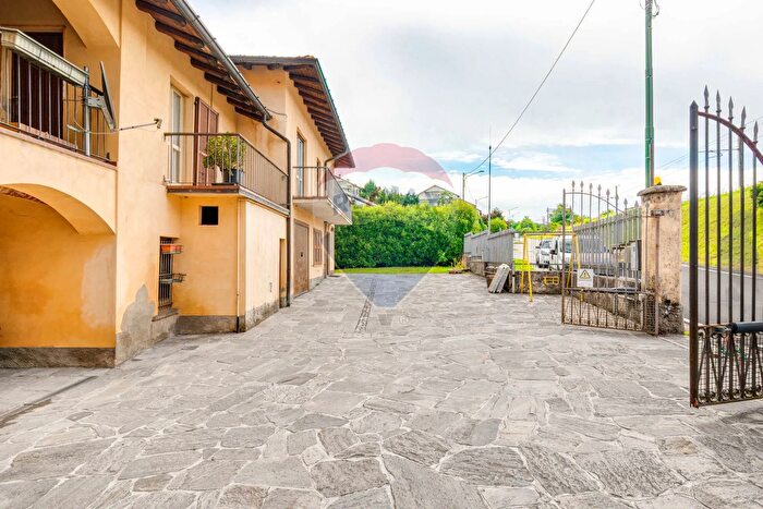 Appartamento trilocale in vendita in Via Molina, Barasso