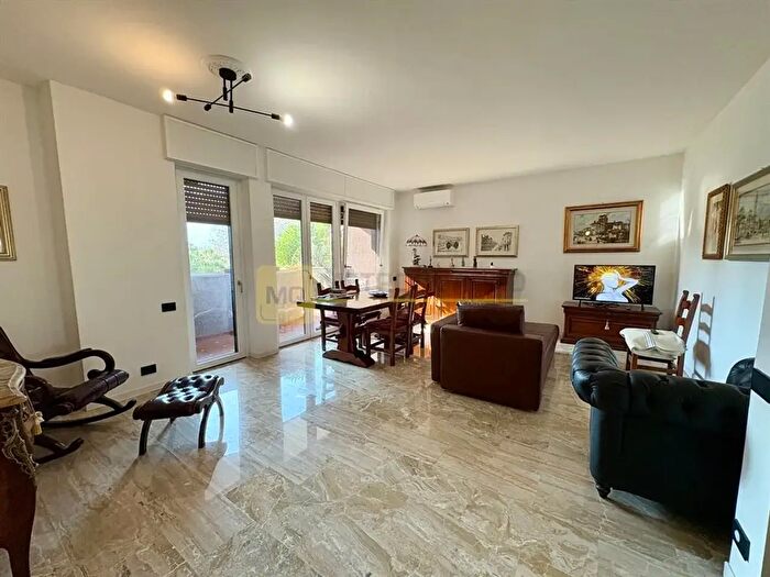 Appartamento quadrilocale in vendita in Via Trieste, Lecco