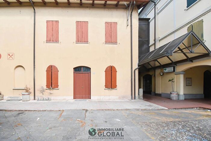 Casa quadrilocale in vendita in Piazza della Repubblica Bastiglia, Bastiglia