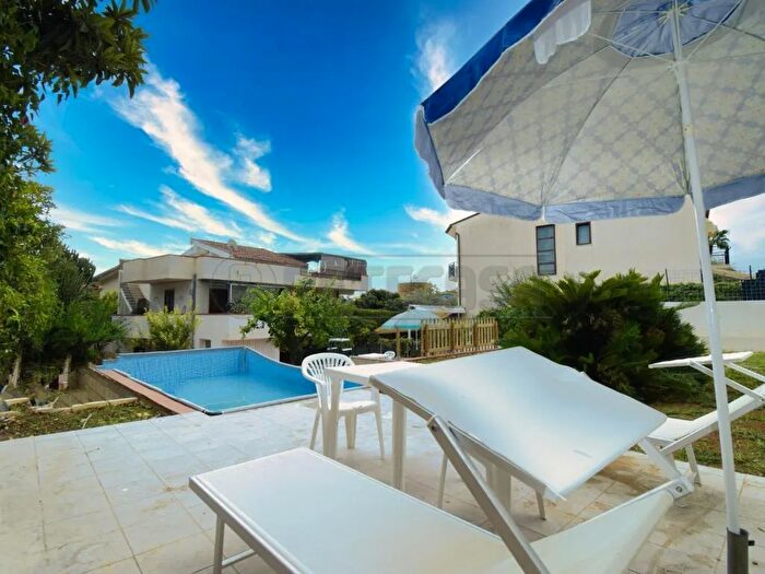 Casa con 13 locali in vendita in Via delle Muse, Siracusa