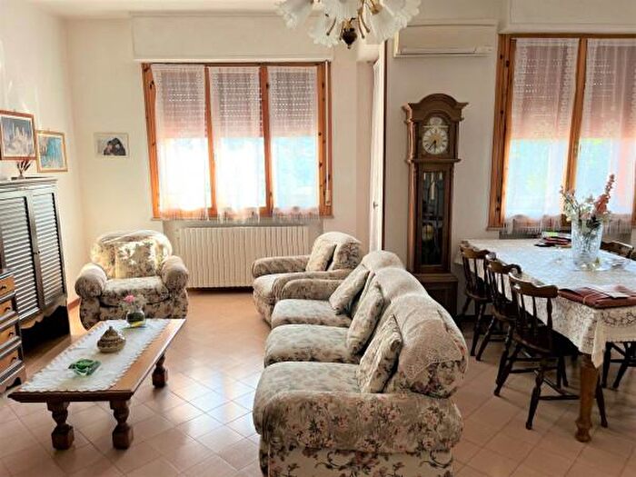 Appartamento con 6 locali in vendita in Via Antonio Baldeschi, Urbino