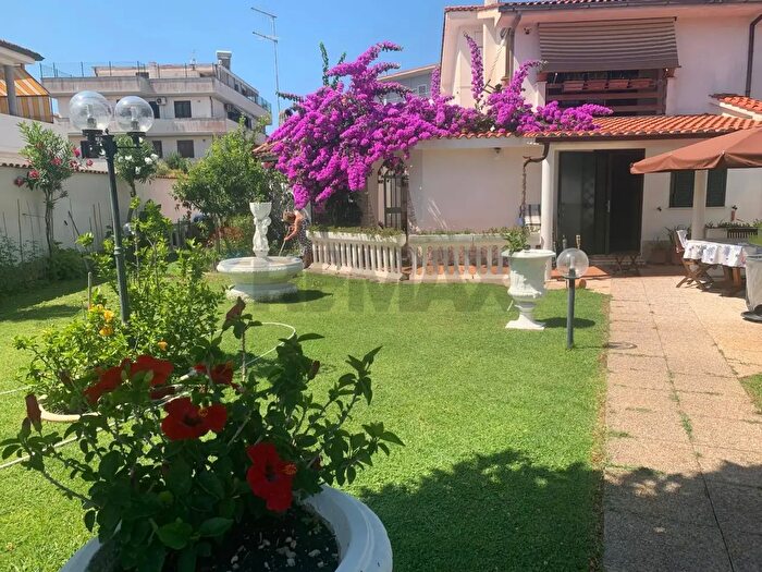 Casa quadrilocale in vendita in Ardea