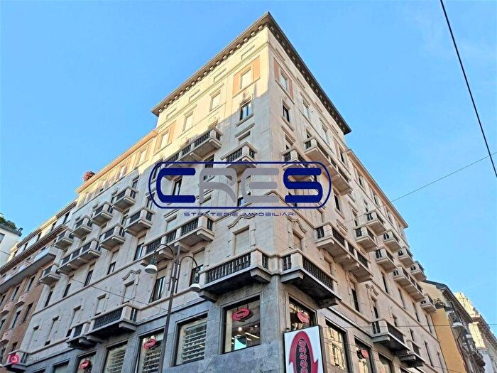 Appartamento trilocale in affitto in Piazza Santa Maria Beltrade, Duomo, Milano