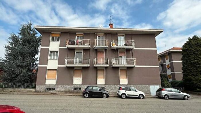 Appartamento con 6 locali in vendita in Via Edmondo De Amicis, Biella