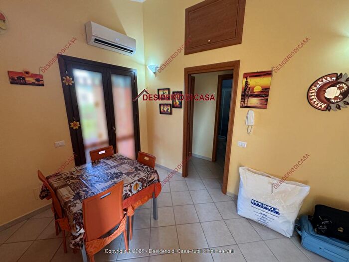 Casa bilocale in vendita in Campofelice Di Roccella