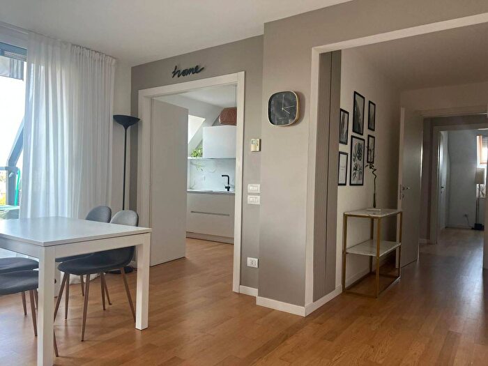 Appartamento trilocale in affitto in Via Erice, Vigentino Fatima, Milano