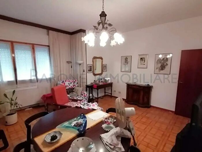 Appartamento con 5 locali in vendita in Carrara