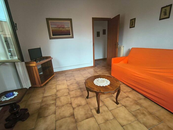 Appartamento quadrilocale in affitto in Viale Cristoforo Colombo, Lido di Camaiore, Camaiore