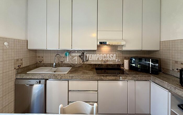 Casa con 5 locali in vendita in Via Augusto Righi, Merate