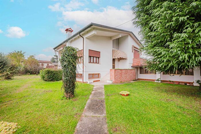 Casa con 7 locali in vendita in Via Galvani Mirano, Mirano