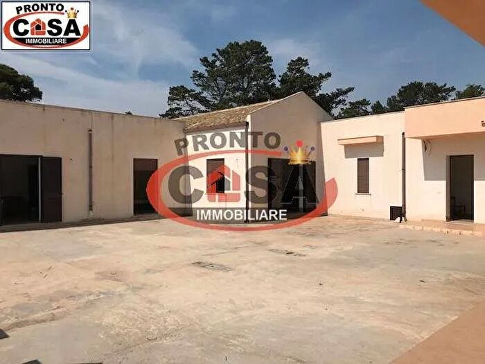 Casa con 8 locali in vendita in Petrosino