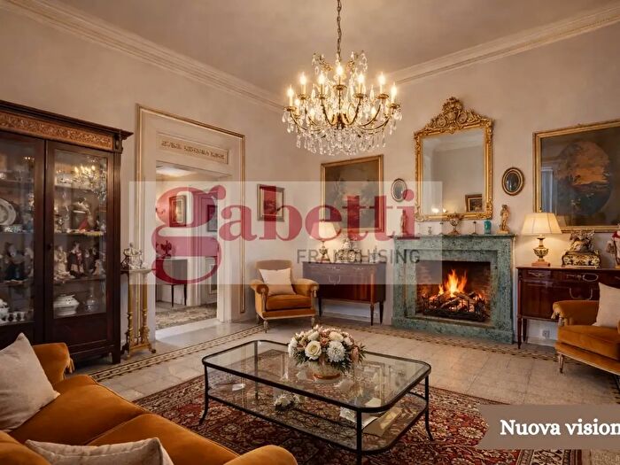 Appartamento con 7 locali in vendita in Vico Santo Spirito di Palazzo, Napoli