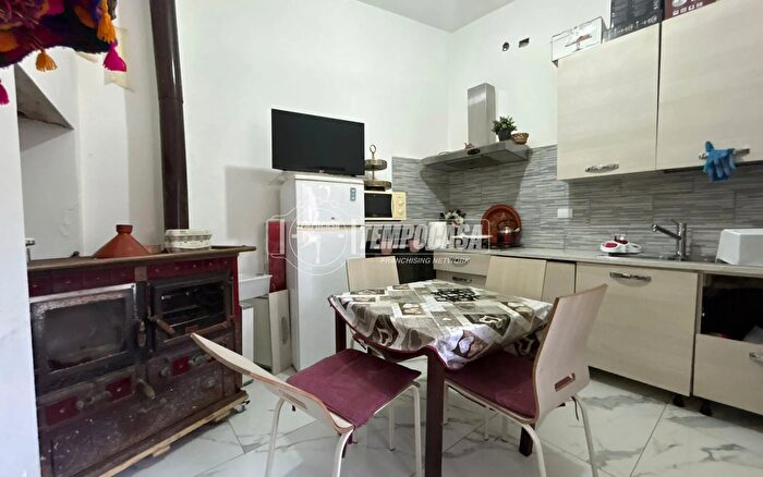 Casa trilocale in affitto in Via Destefanis, Front