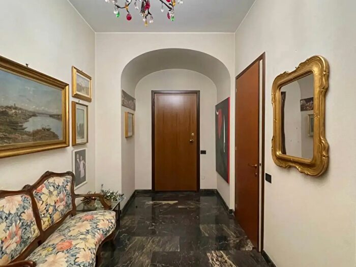 Appartamento con 5 locali in vendita in Via Castelvetro, Milano