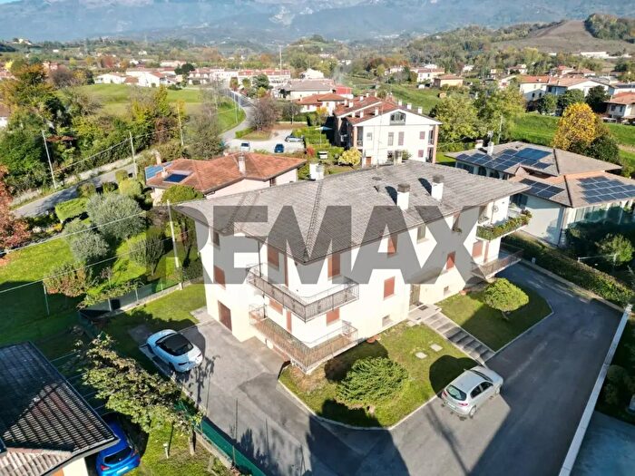 Appartamento con 6 locali in vendita in Borgata Costacurta, Cappella Maggiore