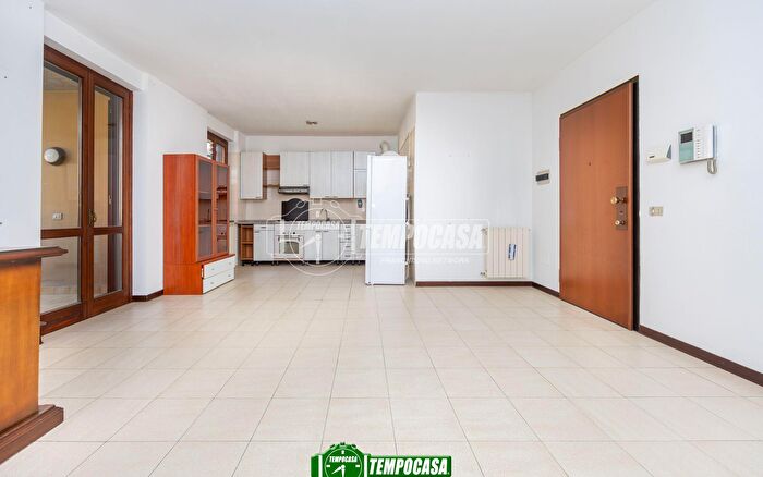 Appartamento trilocale in vendita in Via Francesco Guarnerio, Trezzo SullAdda