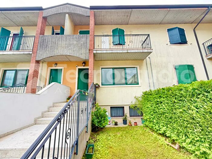 Casa quadrilocale in vendita in Zimella