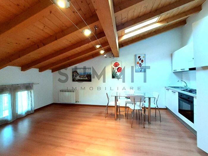 Appartamento trilocale in affitto in Santorso, Centro