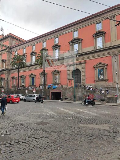 Appartamento quadrilocale in vendita in Via Costantinopoli, Napoli