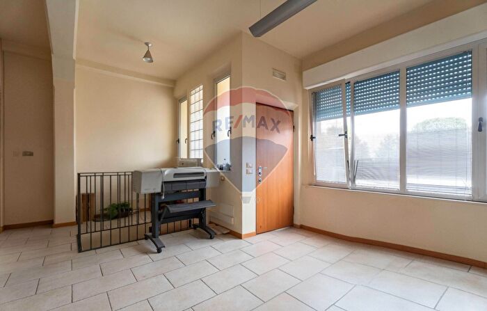 Casa con 7 locali in vendita in Via Crocifisso, Belvedere Ostrense