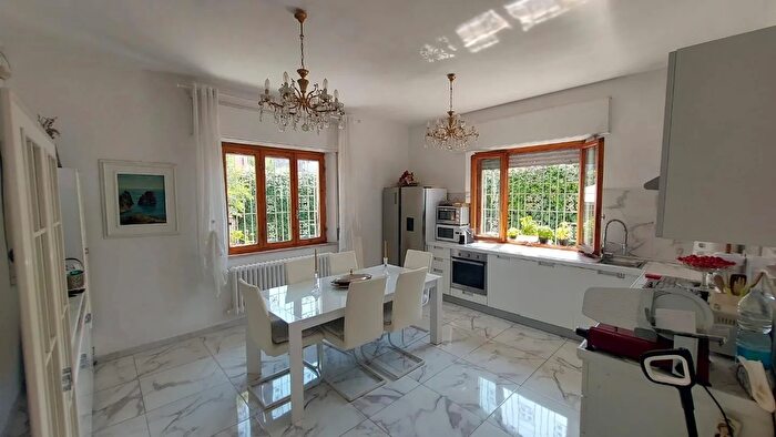 Casa quadrilocale in vendita in Via Sacco E Vanzetti Buti, Buti