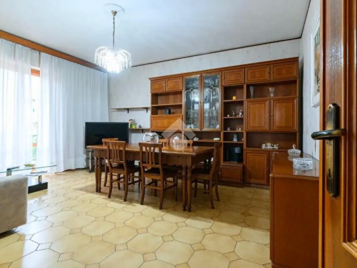 Appartamento trilocale in vendita in Via dei Veralli, Roma