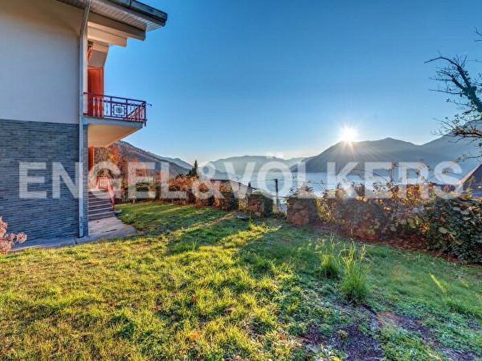 Casa con 6 locali in vendita in Valvarrone