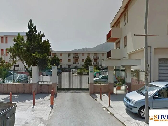 Appartamento quadrilocale in vendita in Corso dei Mille, Palermo