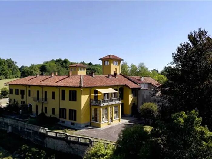 Casa con 6 locali in vendita in Lessona