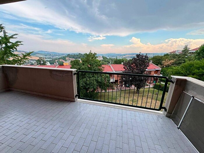 Appartamento quadrilocale in affitto in Via Giovanni Crocioni, Passo Varano, Ancona