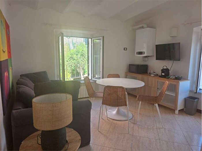 Appartamento bilocale in affitto in Via Adamo Centurione, Lagaccio, Genova
