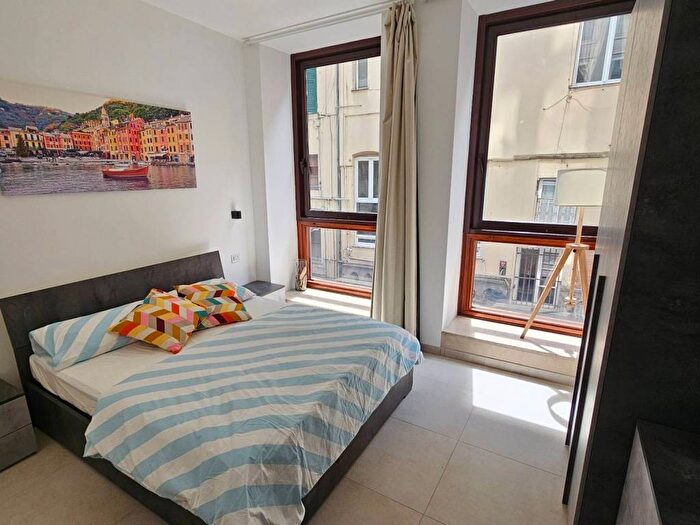 Appartamento bilocale in affitto in Via di Sottoripa, Caricamento, Genova