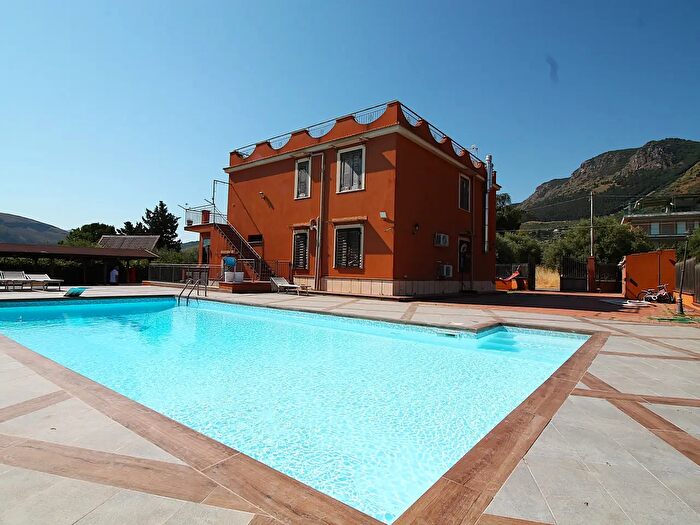 Casa con 12 locali in vendita in Contrada Ponte di Chiavetta, Trabia