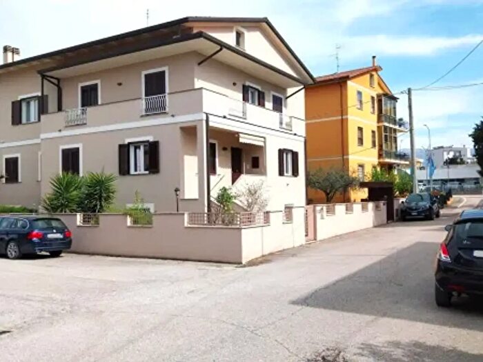 Casa con 6 locali in vendita in Via Laghi di Pilato, Foligno