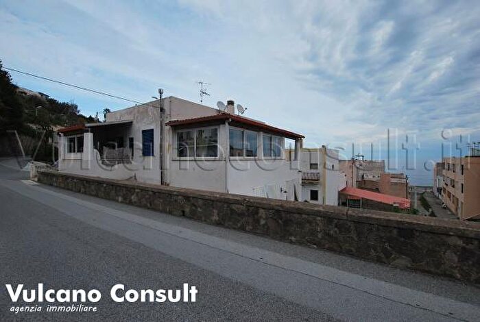 Appartamento con 5 locali in vendita in Via Cesare Battisti, Lipari