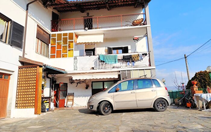 Casa con 6 locali in vendita in Lessolo