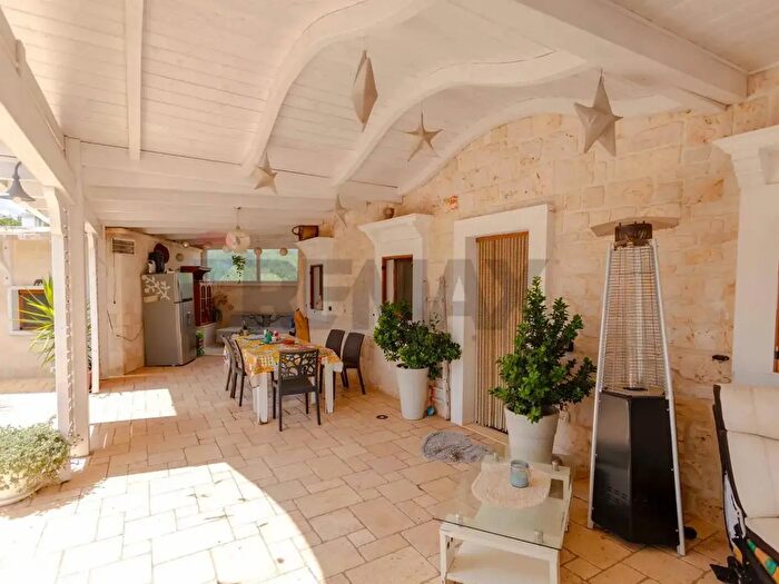 Casa con 7 locali in vendita in Contrada Pentimi, Locorotondo
