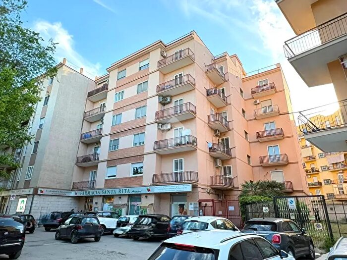 Appartamento quadrilocale in vendita in Viale degli Aviatori, Foggia