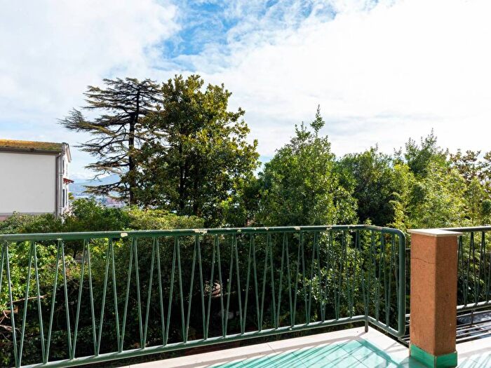 Appartamento con 6 locali in affitto in Posillipo, Napoli