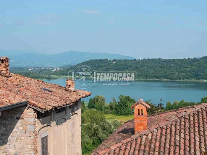 Appartamento trilocale in vendita in Via Don C Belloni, Albavilla