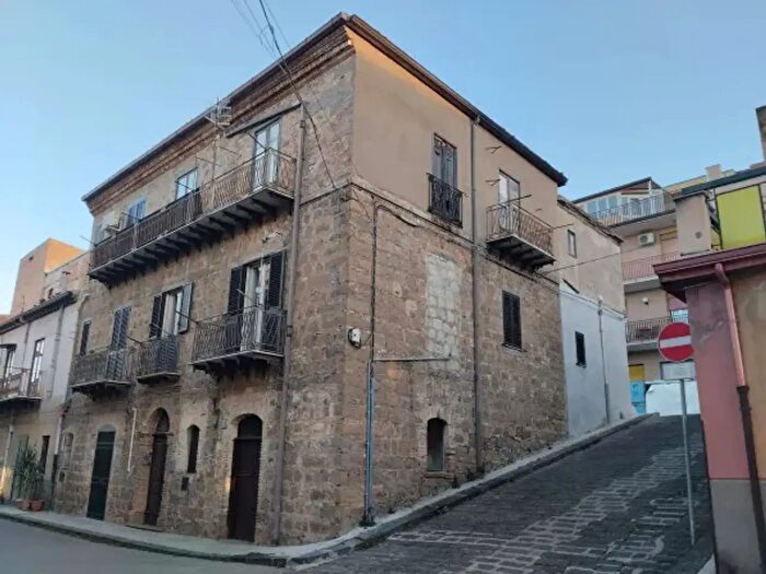 Appartamento trilocale in vendita in Via Antonino Garofalo, Santo Stefano Di Camastra